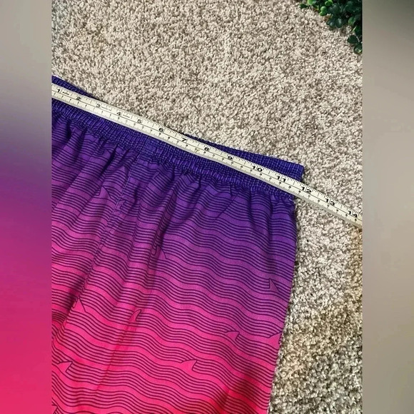 Nike Shark Stripe Big Kids' (Boys') Breaker 8" Volley/ Swim Short - Size Large - Picture 7 of 9